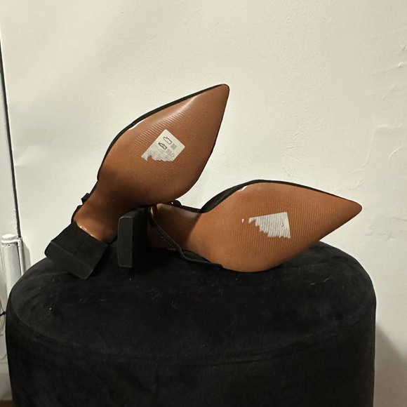 Black Heels - Picture 3 of 4